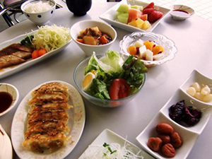 食事はセミバイキング